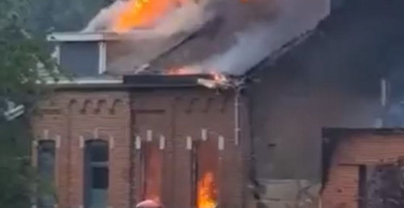 Požar na zgradi u Belgiji, dok su na ulicama poplave