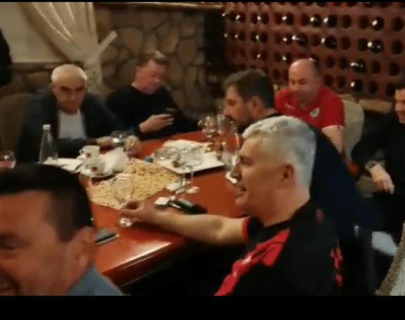 Čović pjevuši, još se nije dohvatio mikrofona