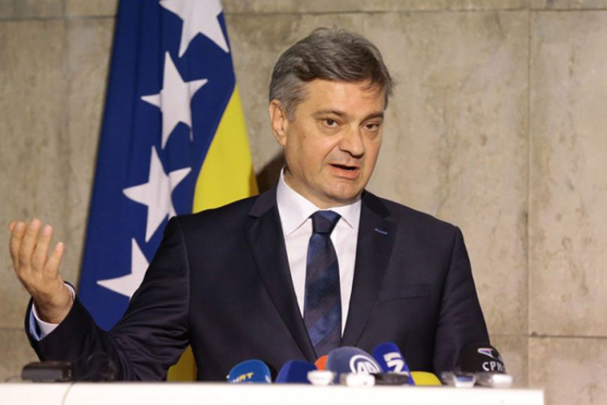 Bura u Parlamentu: SDA ruši Zvizdića, on ima tajni plan