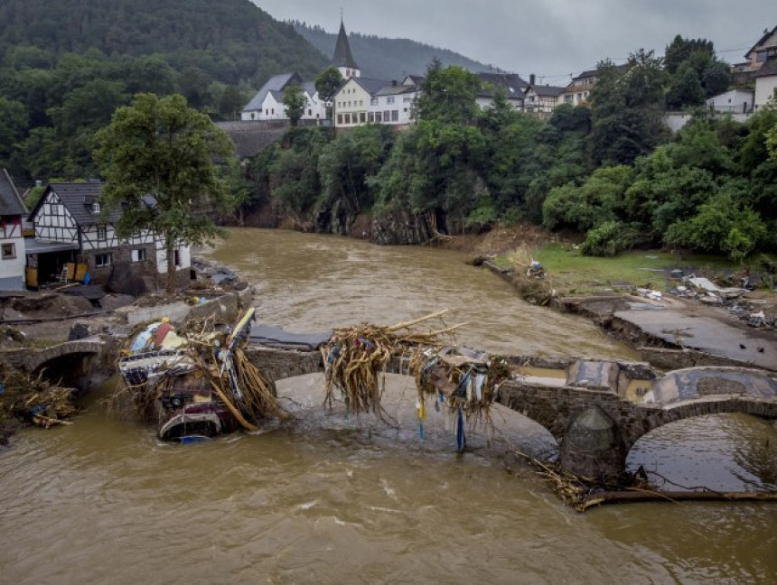 Situacija i dalje "napeta", pukla brana, raste broj žrtava