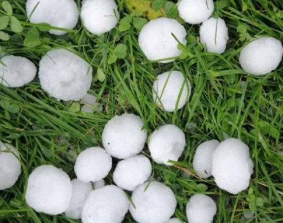 Vladičin Han: Grad veličine jajeta, oboreno drveće