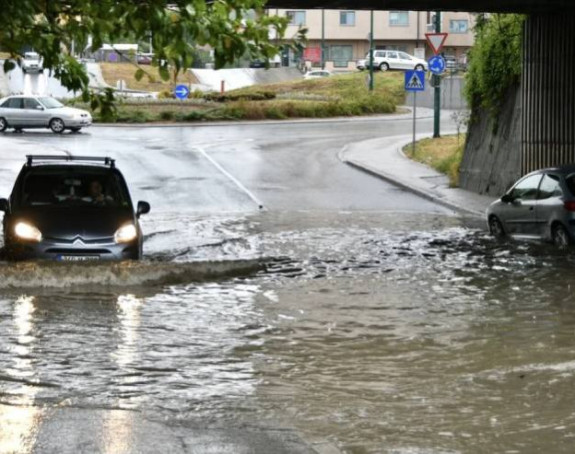 Sarajevo: Pojedine ulice pod vodom