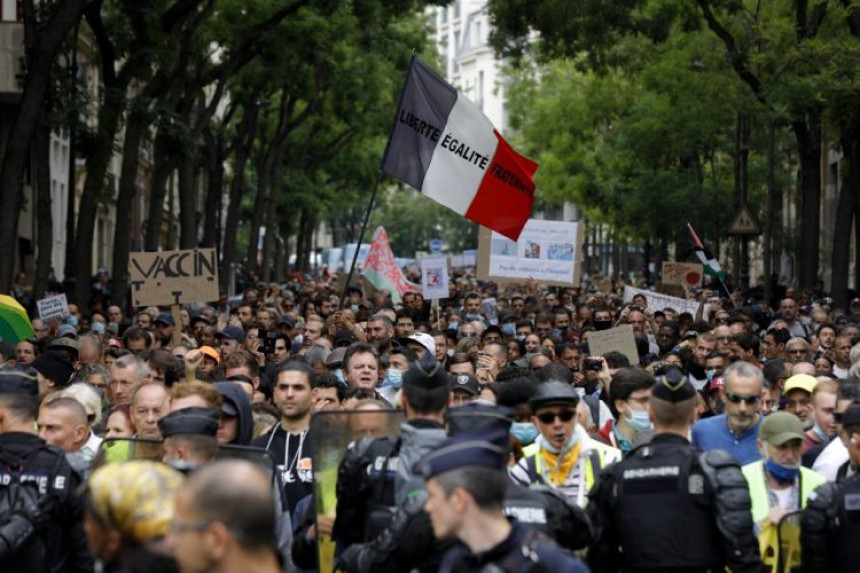 Masovni protesti u Francuskoj zbog vakcinacije