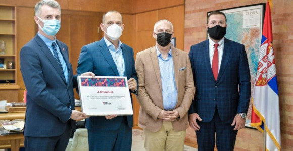 Srpski medicinari dobili poklon za boravak u Sarajevu