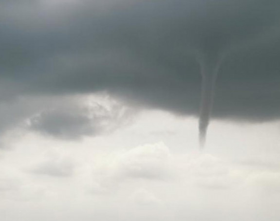 Iznad Vršca uočen slab tornado, u Beogradu pljuskovi