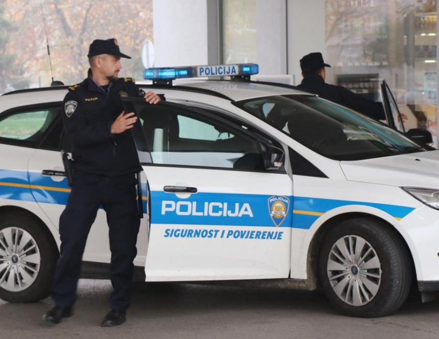 Полиција упала у Градску управу, ухапшено 10 особа