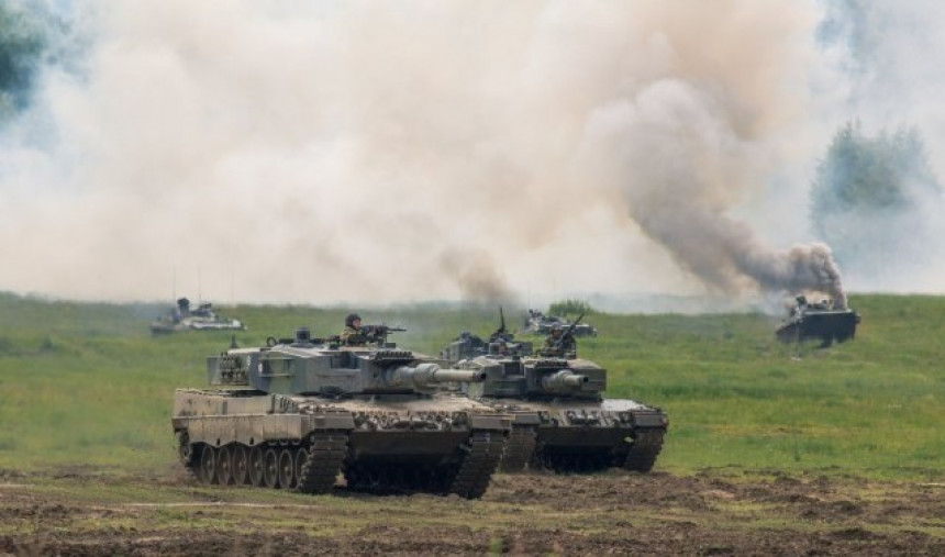 Наређена мобилизација - Руси укопали тенкове на граници