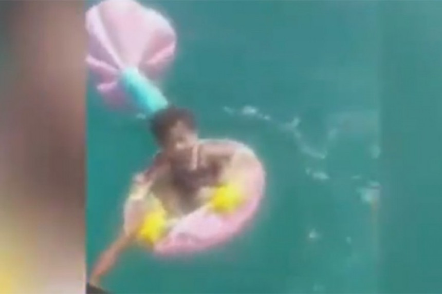 Snažan vjetar odnio bebu na pučinu (VIDEO)