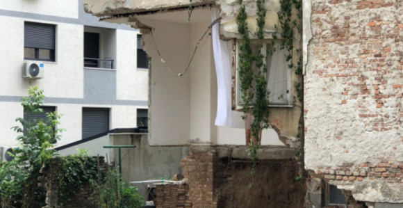 Srušio se još jedan dio zgrade na Vračaru (VIDEO)