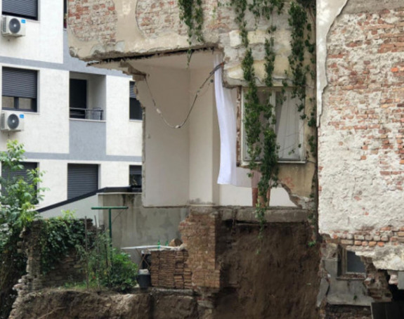 Srušio se još jedan dio zgrade na Vračaru (VIDEO)