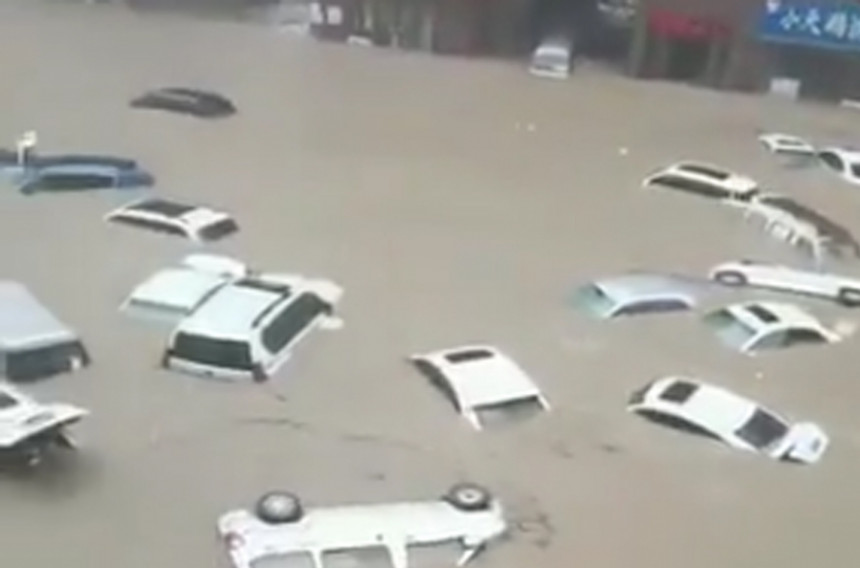 Незапамћене поплаве погодиле Кину, има погинулих