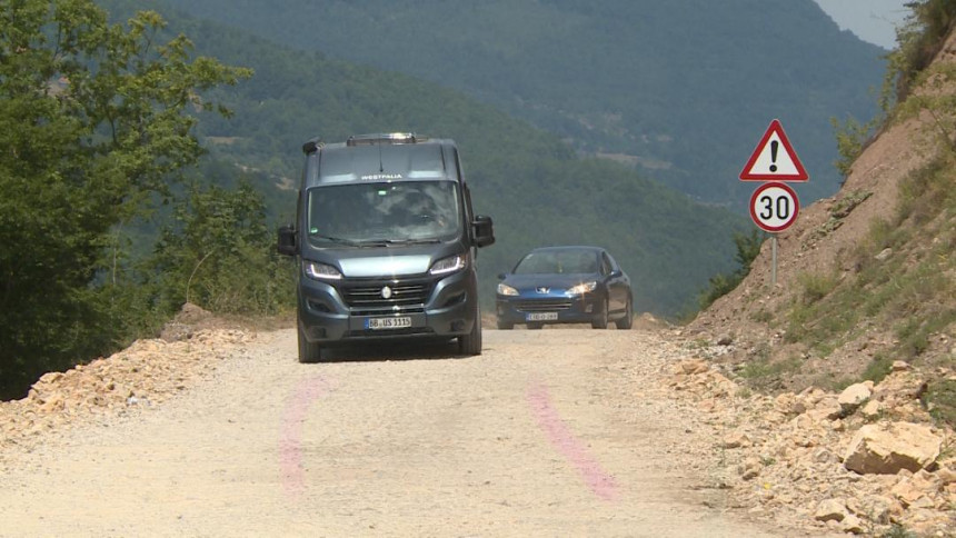 „Ne lipši magarče do zelene trave“ (VIDEO)