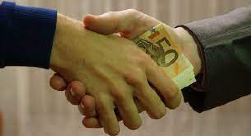 Profesorka i pet studenata uhapšeni zbog mita