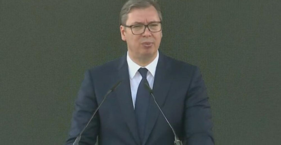 Vučić: "Neću se povlačiti pred ubicama i koljačima"