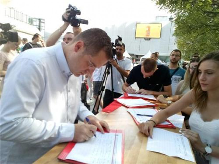 Додик покренуо петицију, грађани спонтано потписију