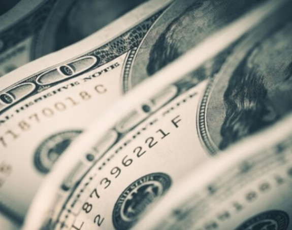 Dolar ojačao zbog širenja delta soja virusa korona