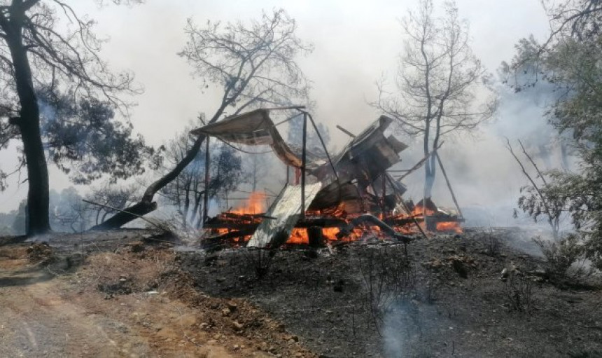 Požar u Turskoj: Troje mrtvih, uništene kuće...