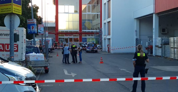 U Berlinu četiri osobe ranjene ispred prodavnice