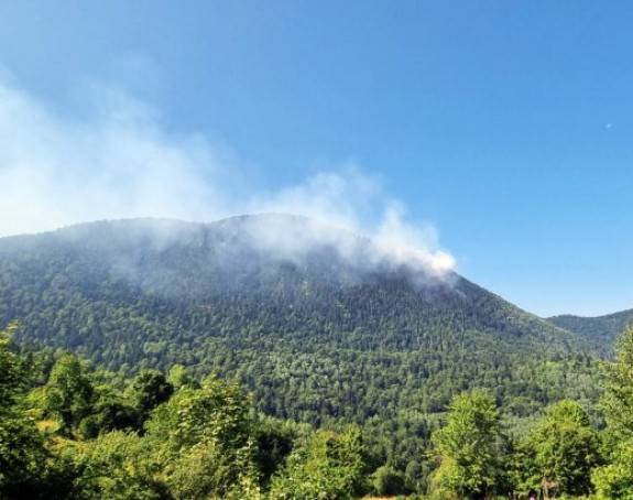 Helikopter iz Srbije gasi požar kod Višegrada