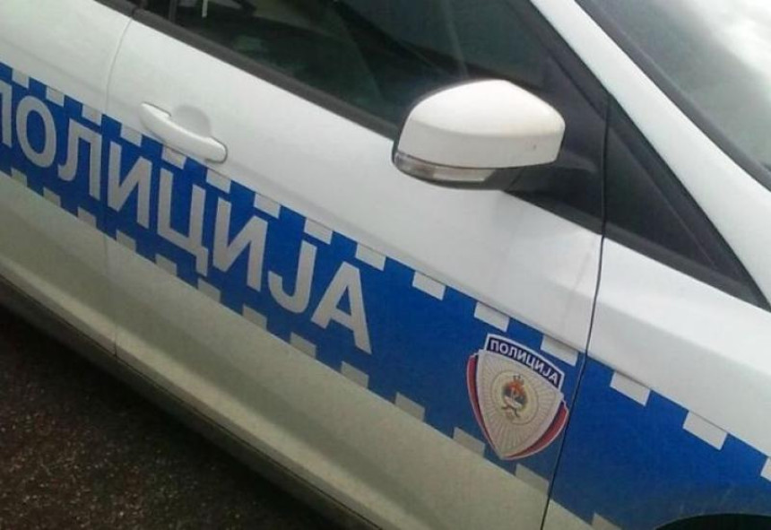 Predstavljali se kao policajci i pretresli dva lica