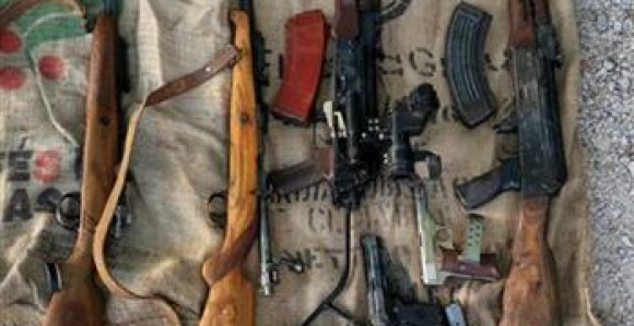 Откривена већа количина дроге и оружја у Грудама