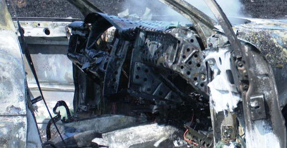 Izgorio "audi 80" na starom putu za Veliku Obarsku (FOTO)