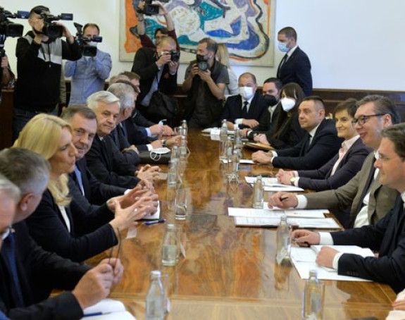 Lideri stranaka iz Srpske na radnom ručku kod Vučića