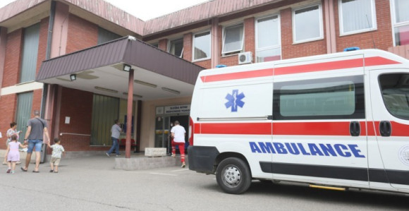 Dječak vezao pertlu, otac ga pregazio autom