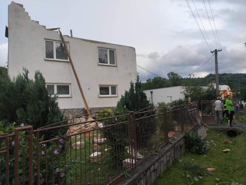 Tornado protutnjao kroz Slovačku, odnio krovove