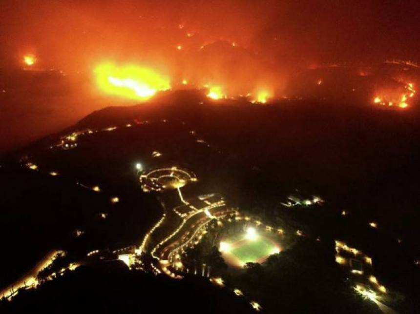 Vatra opasno prijeti Atini, na stotine evakuisanih 