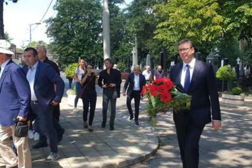 I Vučić se oprostio od Miroslava Lazanskog