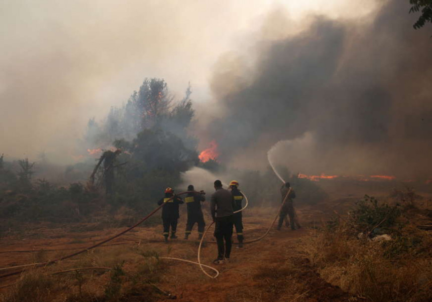 И даље бјесне пожари на острву Евија: Евакуисано 2.000 људи
