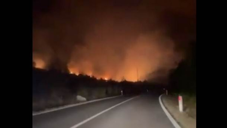 Došlo je do prekida saobraćaja prema Trebinju zbog požara