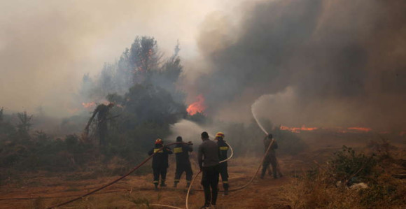 I dalje bjesne požari na ostrvu Evija: Evakuisano 2.000 ljudi