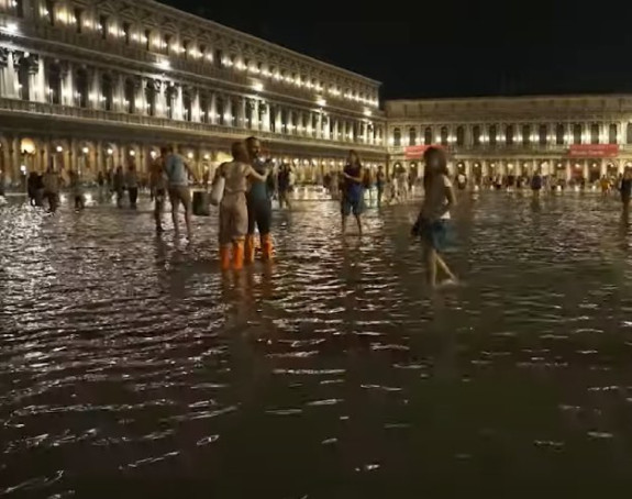 Трг светог Марка: Поплава кад јој вријеме није (ВИДЕО)