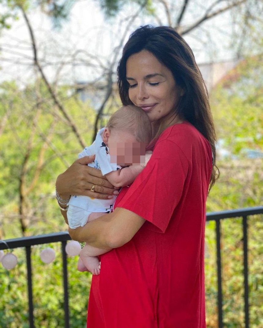 Raznježila prizorom: Severina postala baba-tetka!