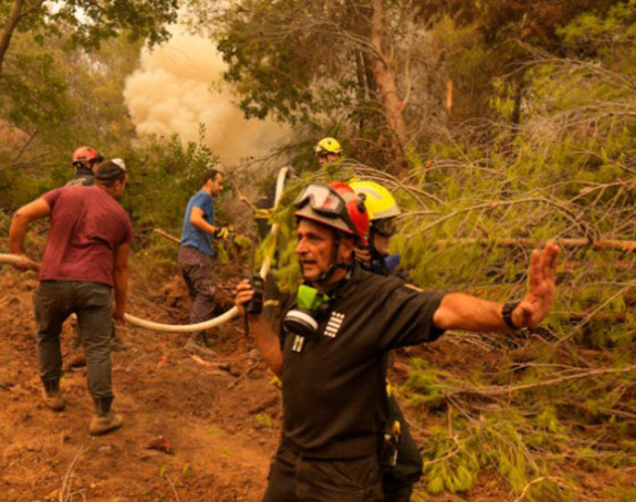 Ostrvo Evia: Vjetar proširuje vatreni pojas