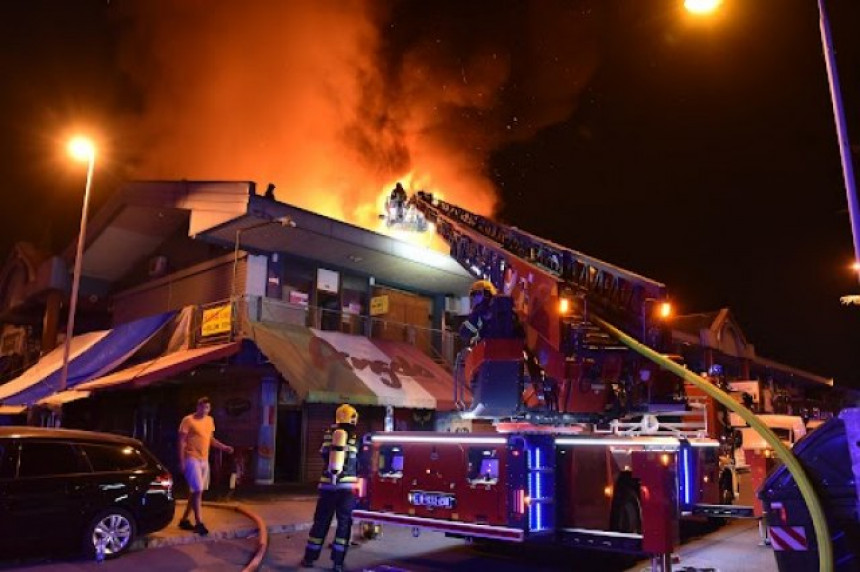 Локализован пожар у тржном центру у Н. Београду (ВИДЕО)