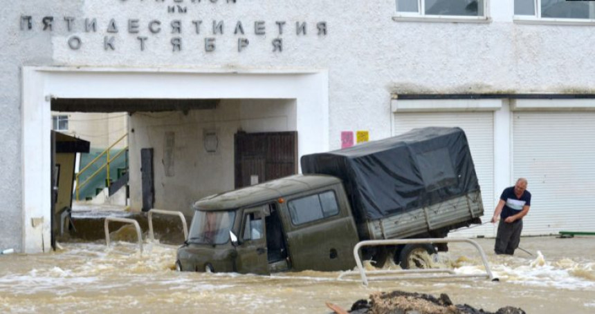 Русија: Масовне евакуације због великих поплава 