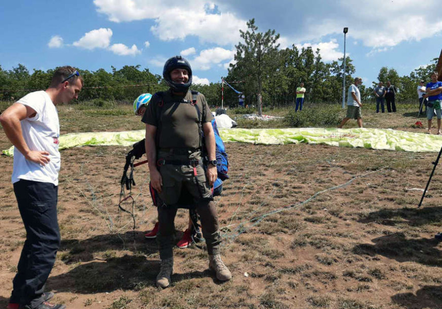 Ministri Lukač i Vulin letjeli ka` sinji sokolovi (VIDEO)
