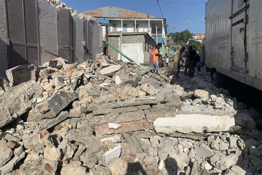 Јак земљотрес погодио Хаити: Ужасно нас је страх