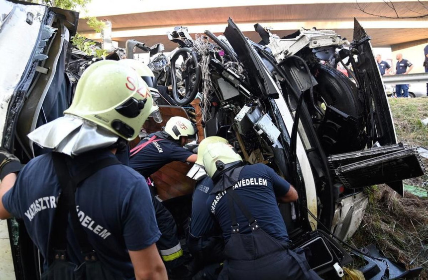Mađarska: Osmoro mrtvih u prevrtanju autobusa