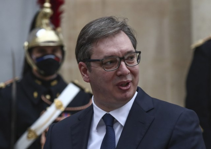 Vučić emotivnom porukom majci čestitao rođendan