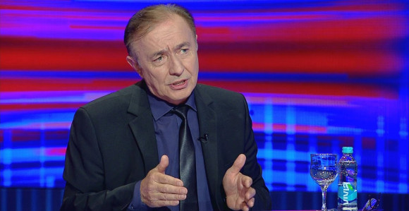 Šmit ima priliku da raspetlja gordijski čvor u jednom potezu