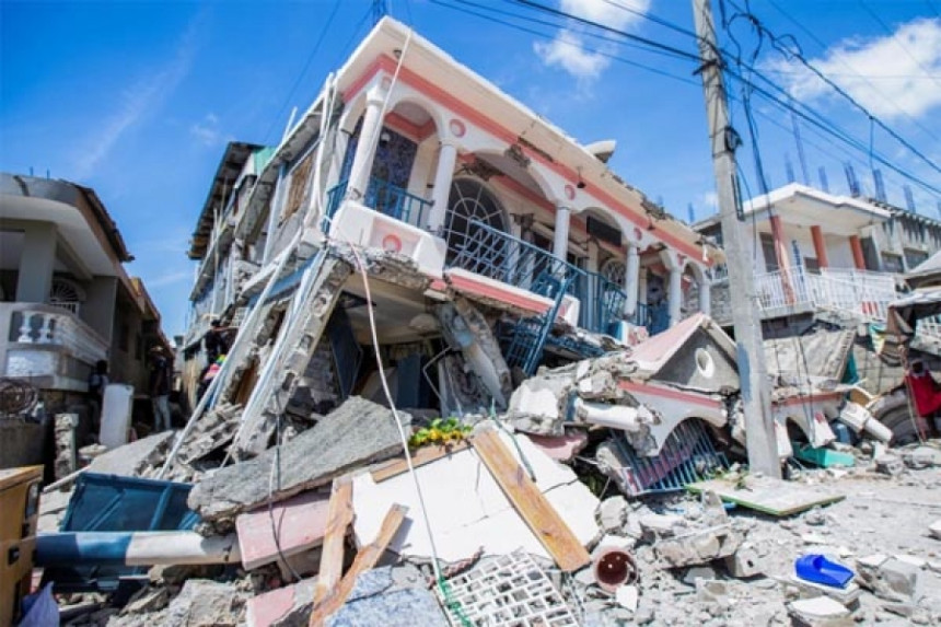 Razorni zemljotres ostavio pustoš, hiljade poginulih