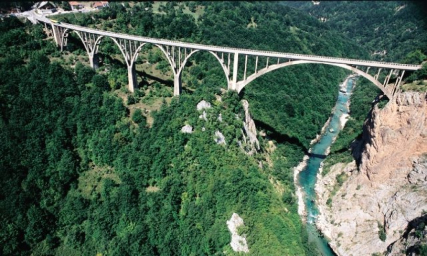 Тринаестогодишњак скочио с моста у Ђурђевића Тари
