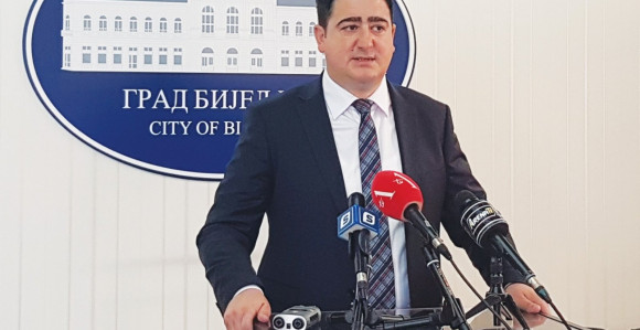 Vlada hitno da zasjeda i pomogne poljoprivrednicima