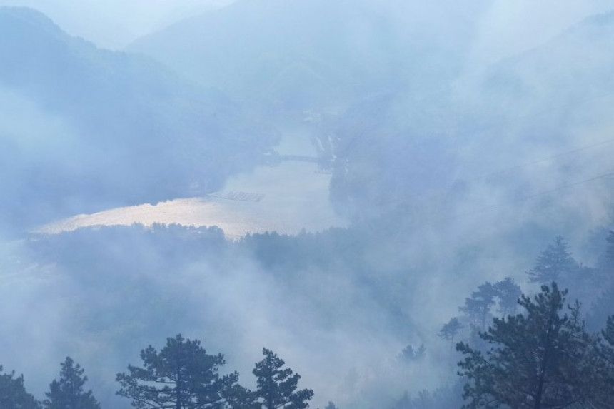 Провала облака гаси пожар на подручју Јабланице
