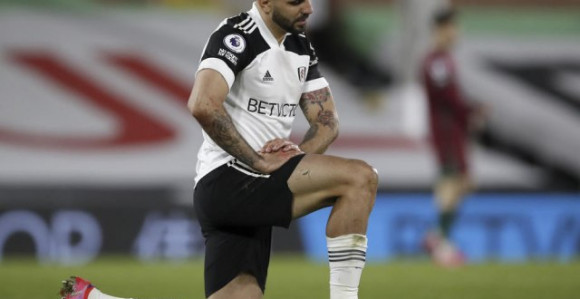 Mitrovića vrijeđali navijači, odgovorio im poljupcima