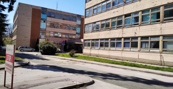 Teški pacijenti premješteni u neuslovnu zgradu